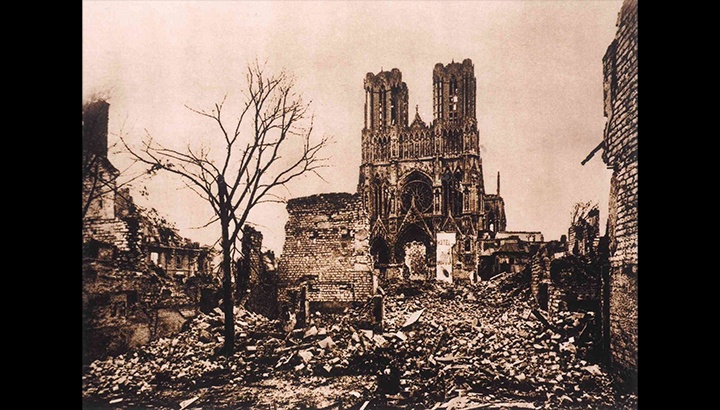 place_du_parvis_en_ruine