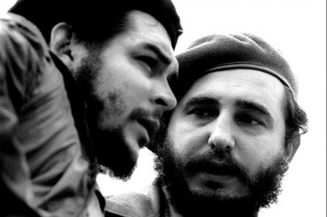 Fidel Castro a fait la connaissance d'Ernesto «Che» Guevara en 1953. PHOTO ARCHIVES AFP/CUBADEBATE