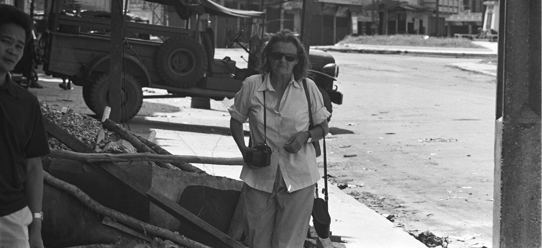 La correspondante de guerre Clare Hollingworth au Vietnam en 1968 | MANHHAI via Flickr CC License by