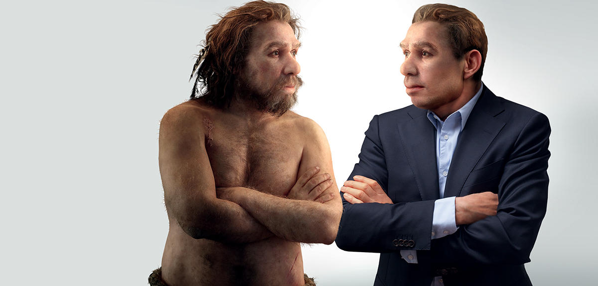 Vue d’artiste de Néandertal : une version ultramoderne face à une version plus « primitive » de lui-même. On lui reconnaît, aujourd’hui, certaines caractéristiques que l’on croyait réservées à Homo sapiens, l’« homme moderne ». S. ESSTRANGLE, E. DAYNES/LOOKATSCIENCES; WIESLAW SMETEK