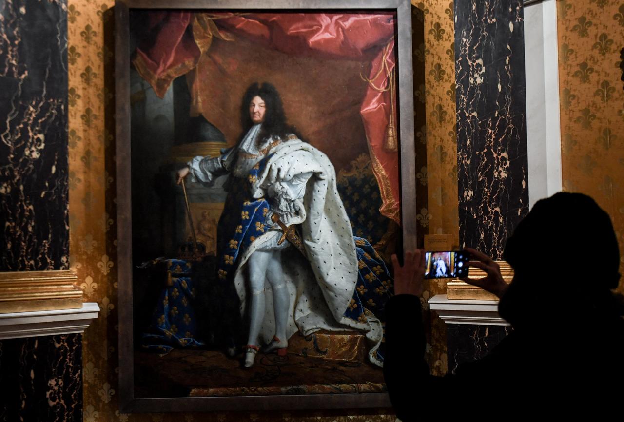 Un portrait de Louis XIV, par Hyacinthe Rigaud (1659-1743), au château de Versailles en décembre 2020. PHOTO AFP / ALAIN JOCARD